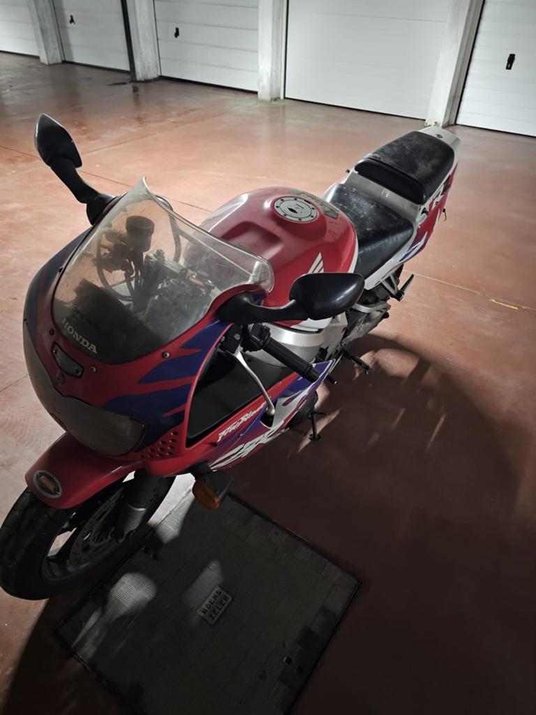 Ik ben op zoek naar motoren - ik koop alle modellen. A, Motoren, Bedrijf