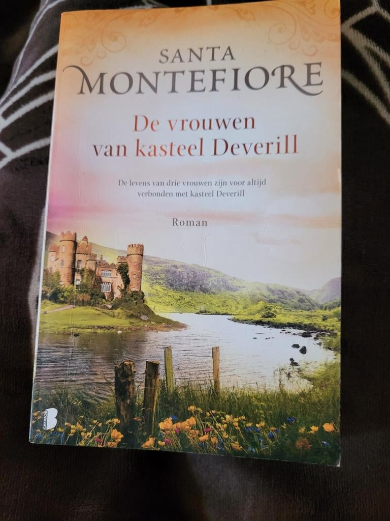 Santa Montefiore - De vrouwen van kasteel Deverill, Boeken, Ophalen of Verzenden, Zo goed als nieuw, Santa Montefiore
