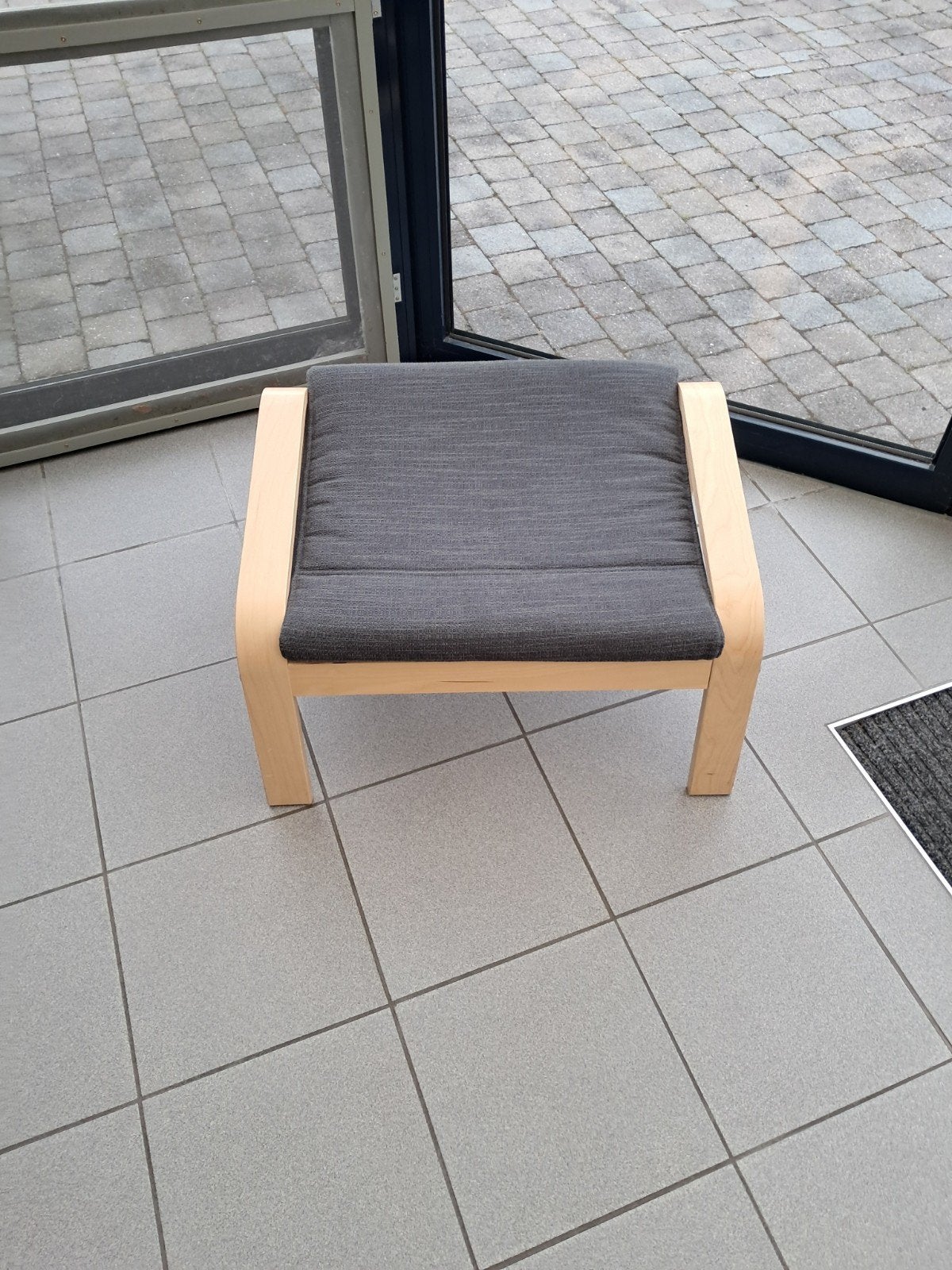 Poang stoel Ikea grijs + voetenbankje  ( nieuw €200), Ophalen