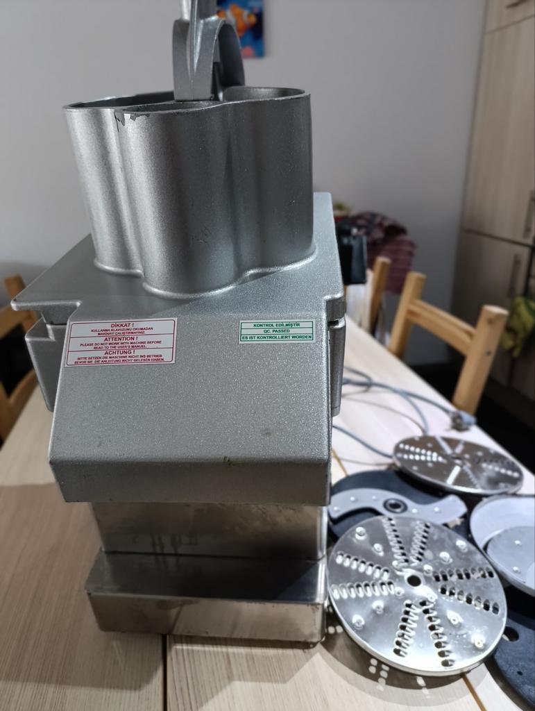 Coupe-légumes professionnel EMPERO + disques, Enlèvement