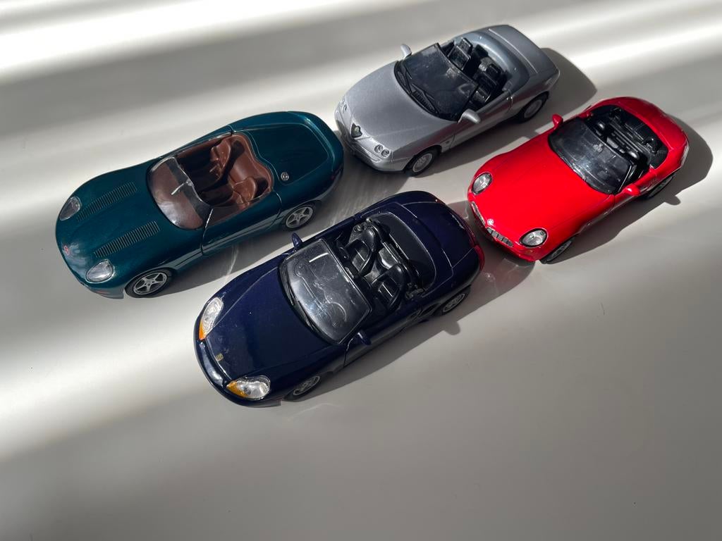 4x modèle de voiture 1:43 - marque Welly, Enlèvement, Utilisé, Voiture, Autres marques