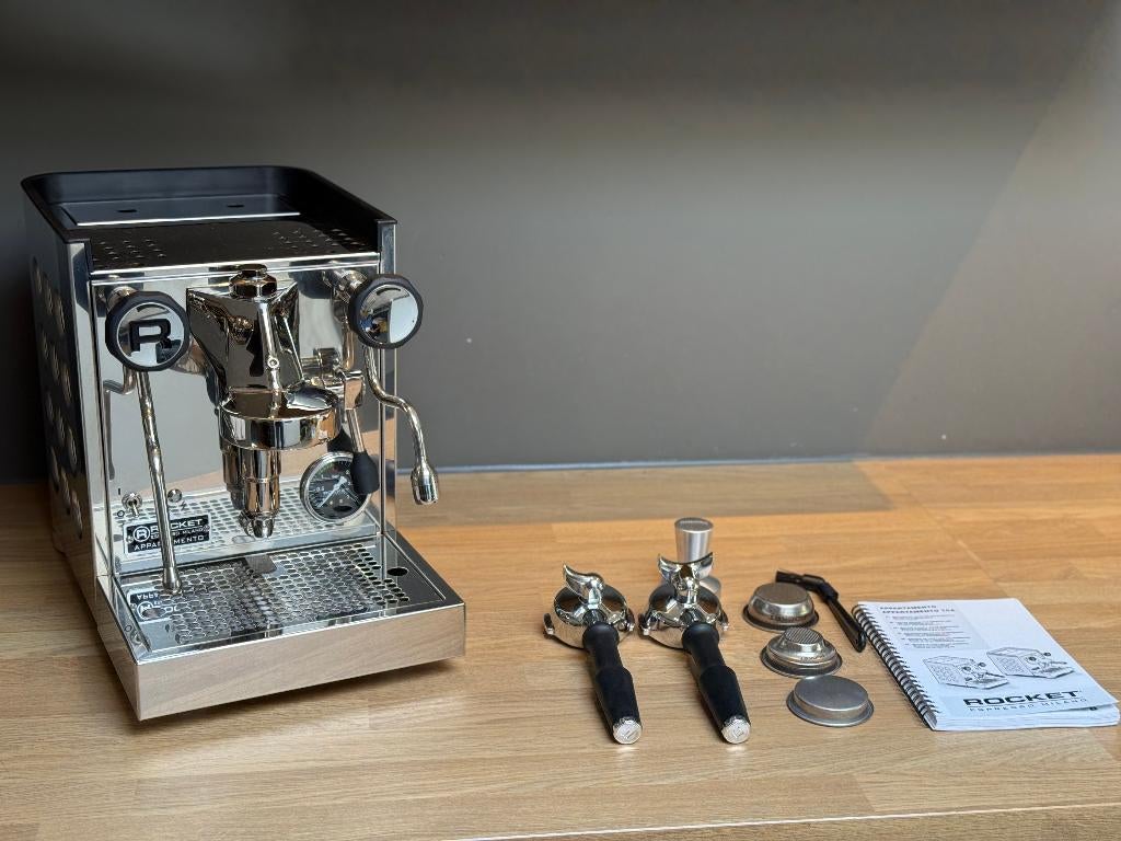 Rocket Appartamento TCA Chrome White (2025) Garantie, Espresso apparaat, Zo goed als nieuw, Afneembaar waterreservoir, Koffiebonen