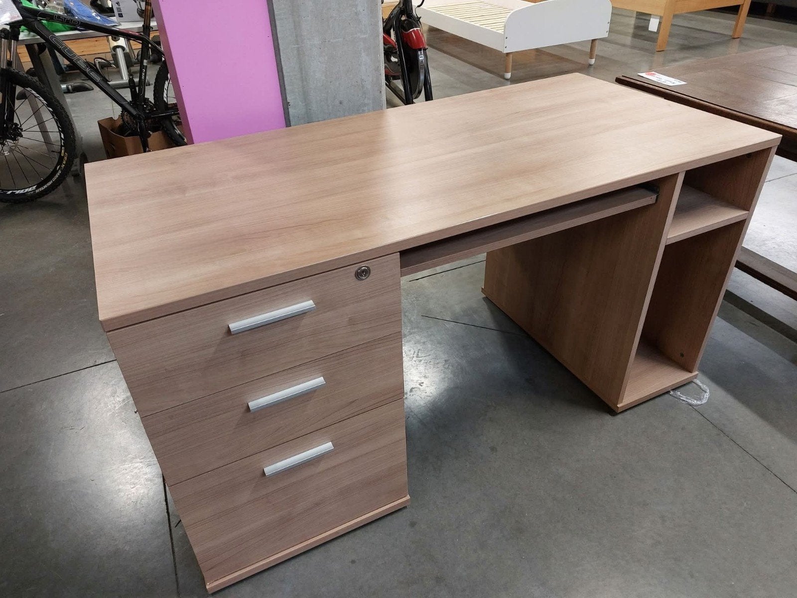 bureau te koop vaste prijs 50 euro, Huis en Inrichting, Ophalen, Zo goed als nieuw