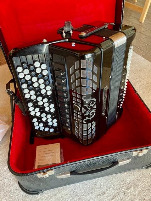 Bugari Championfisa 351/CH Chromatische accordeon,, Enlèvement