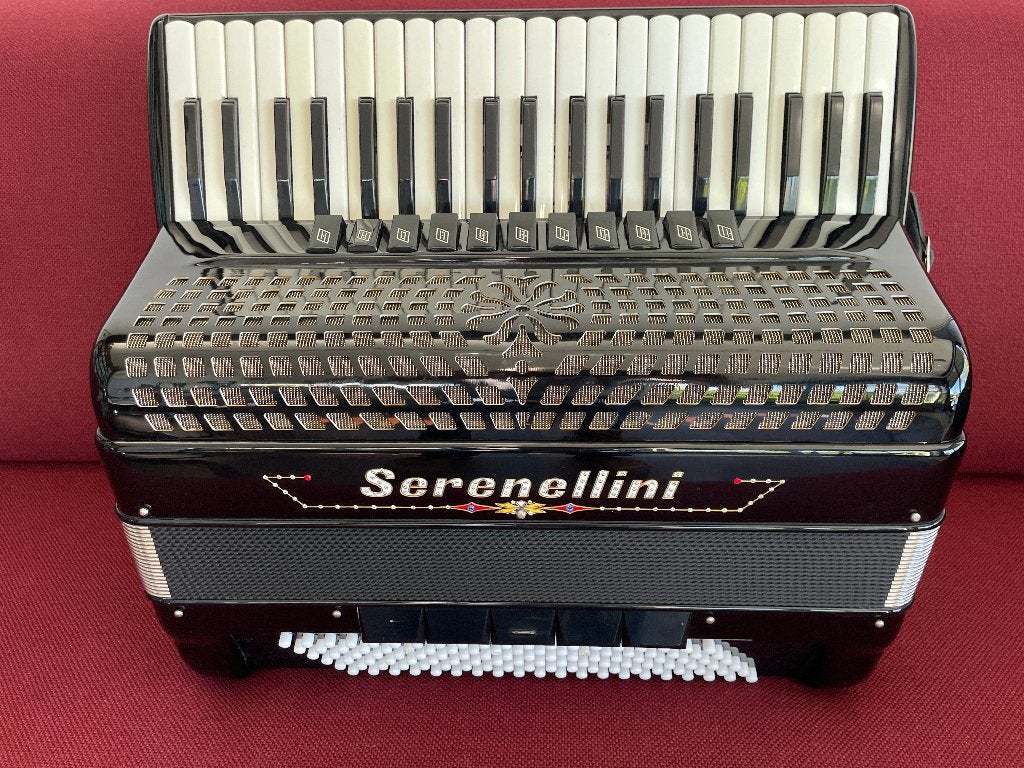 Z.g.a.n. italiaanse Serenellini accordeon. 4 korig.Musette., Met koffer, Zo goed als nieuw, 120-bas, Toetsaccordeon