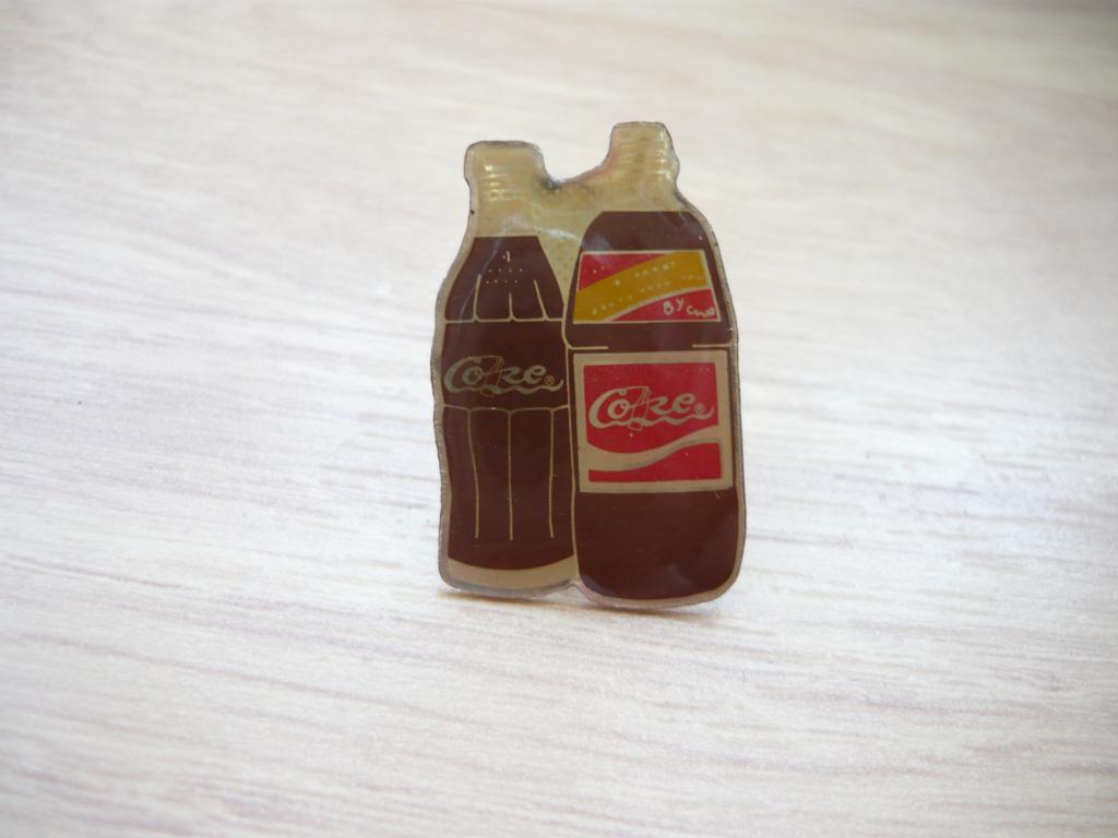 Pin's Coca-Cola, Enlèvement ou Envoi, Comme neuf
