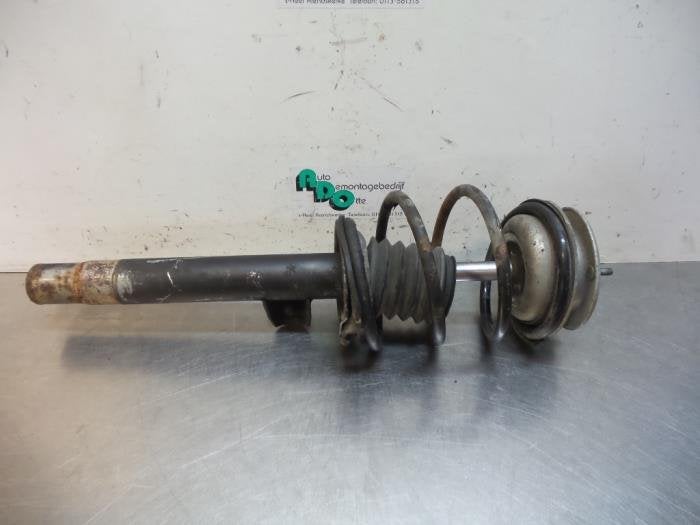 Barre amortisseur avant gauche d'un BMW 3-Serie (3-Serie 98-, -, 3 mois de garantie, Utilisé, -
