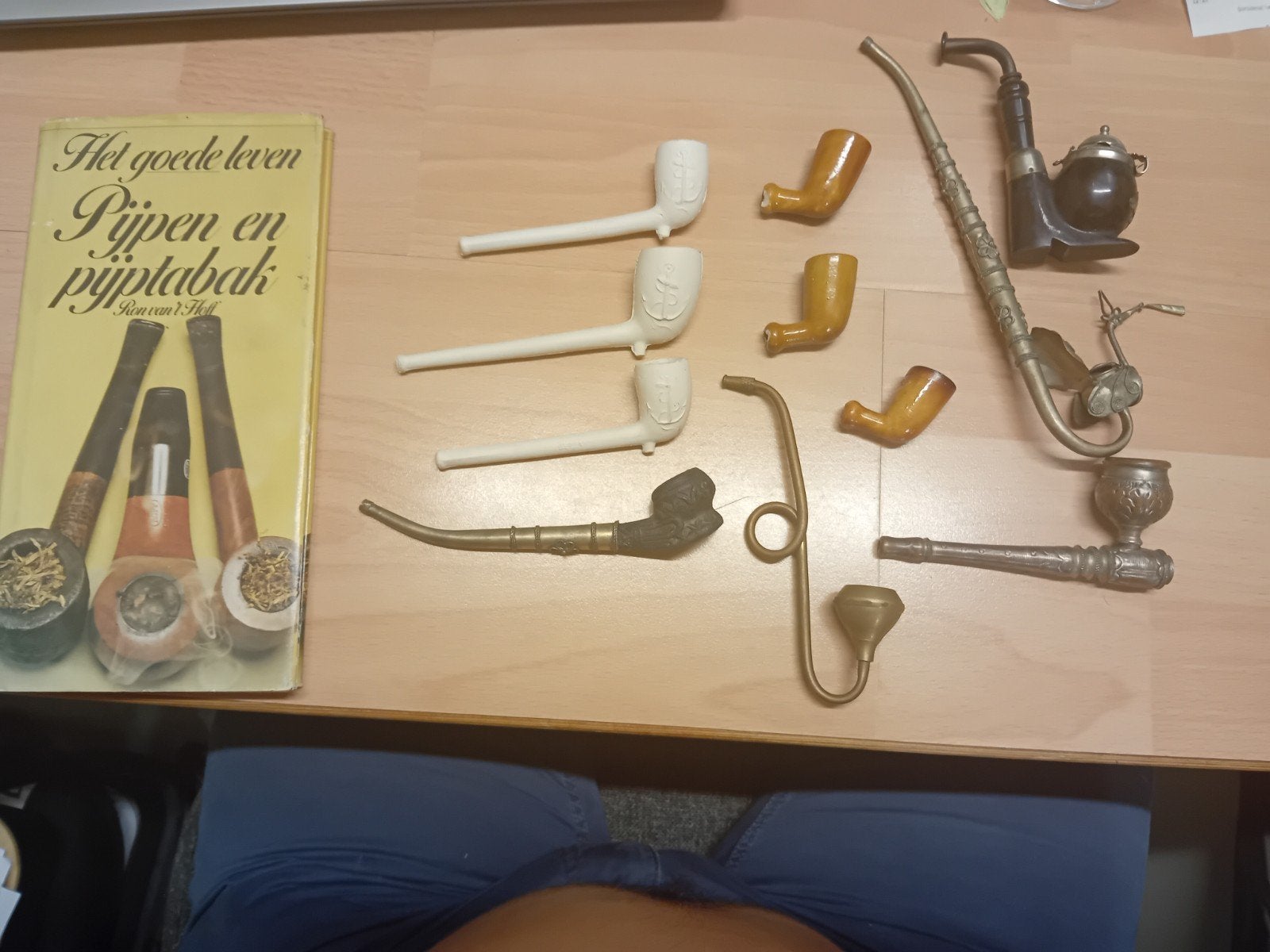 8 pijpen + 3 opzetstukken +boek over pijpen, Ophalen of Verzenden