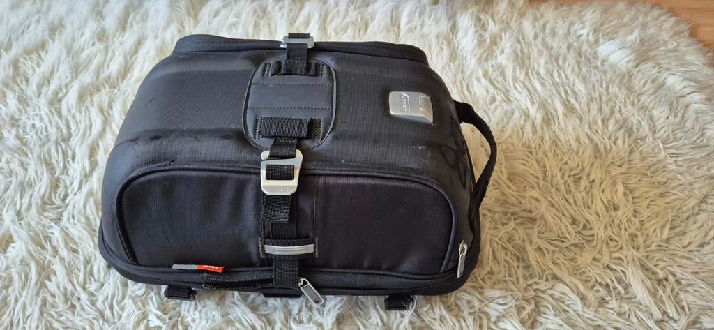 Moteur à sacoche arrière Givi, Motos, Accessoires | Valises & Sacs, Enlèvement ou Envoi
