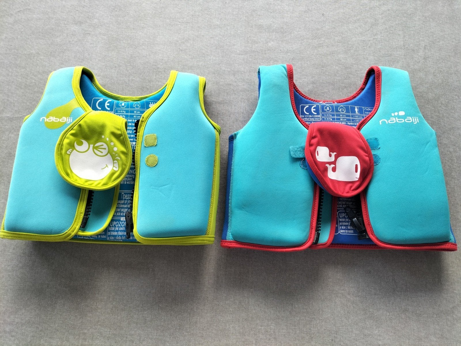 Kinder zwemvestjes 2 stuks maat small, Handtassen en Accessoires, Kindersieraden, Ophalen, Zo goed als nieuw, Blauw