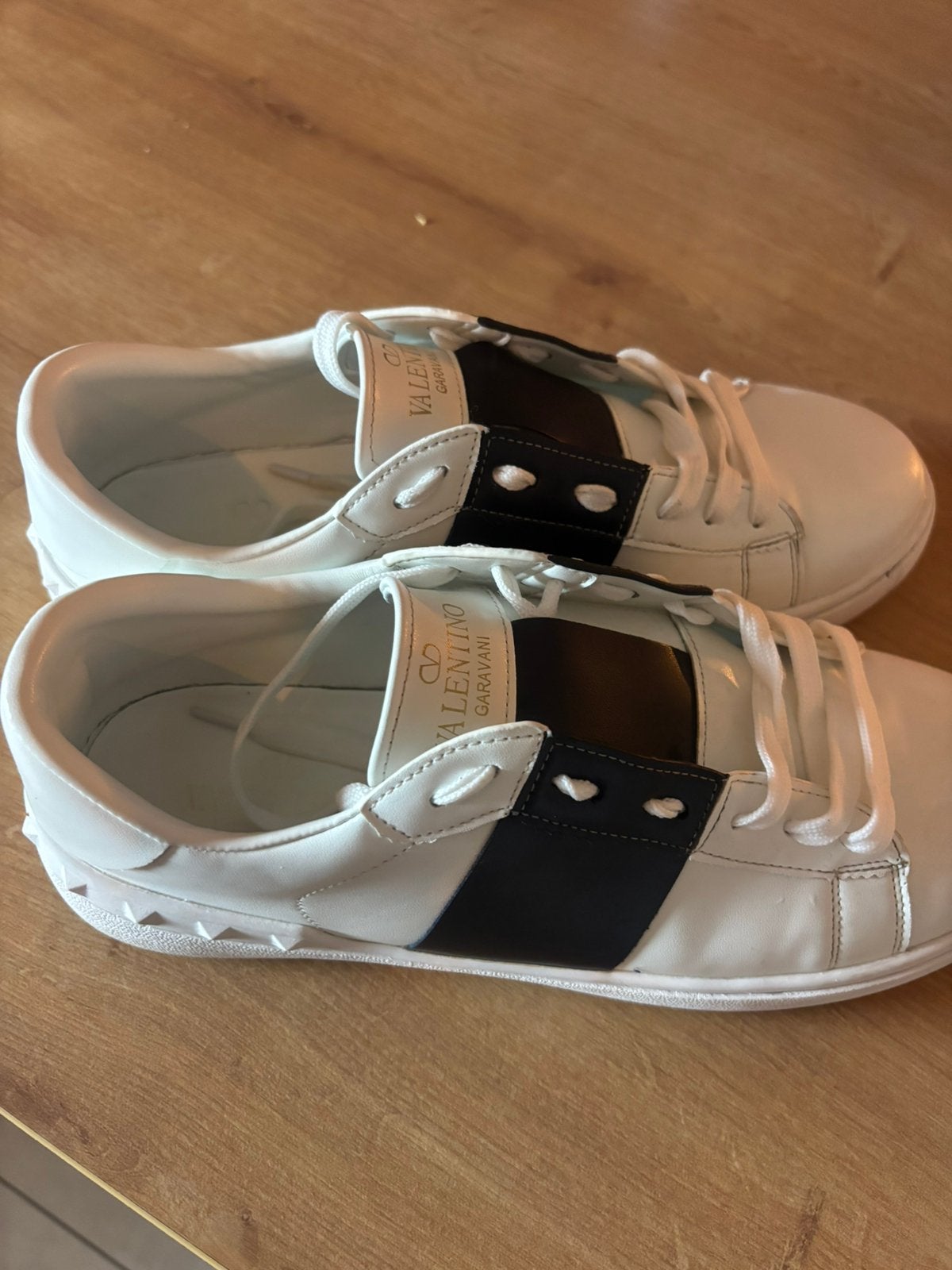 Valentino Garavani sneakers wit/zwart maat 44, Ophalen of Verzenden, Zo goed als nieuw, Wit, Sneakers