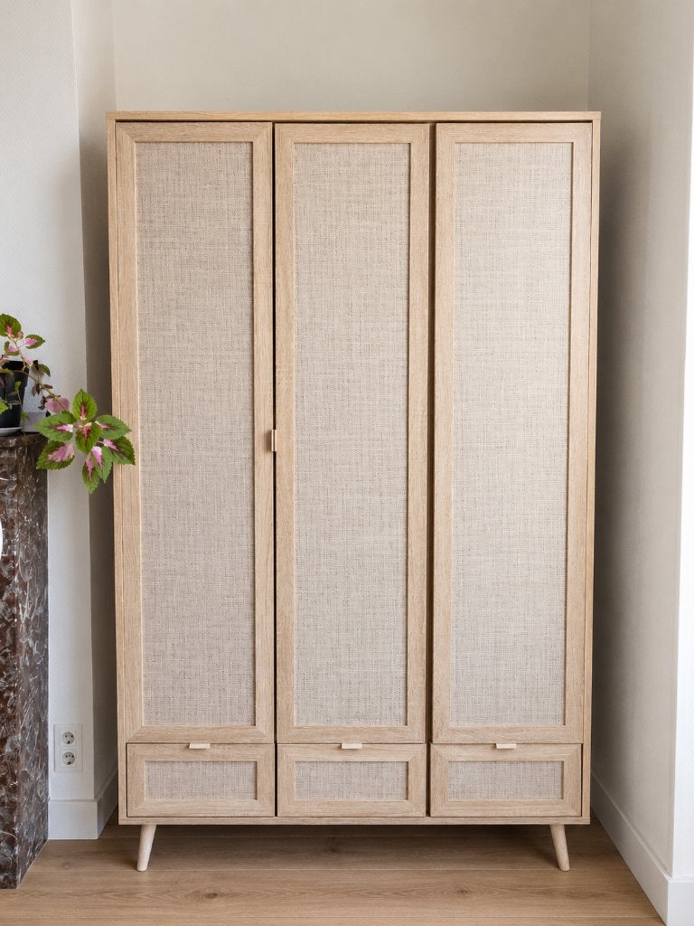 3-deurs kledingkast met kledingkast en laden — als nieuw, Ophalen, Overige materialen, 100 tot 150 cm, Met klep(pen)