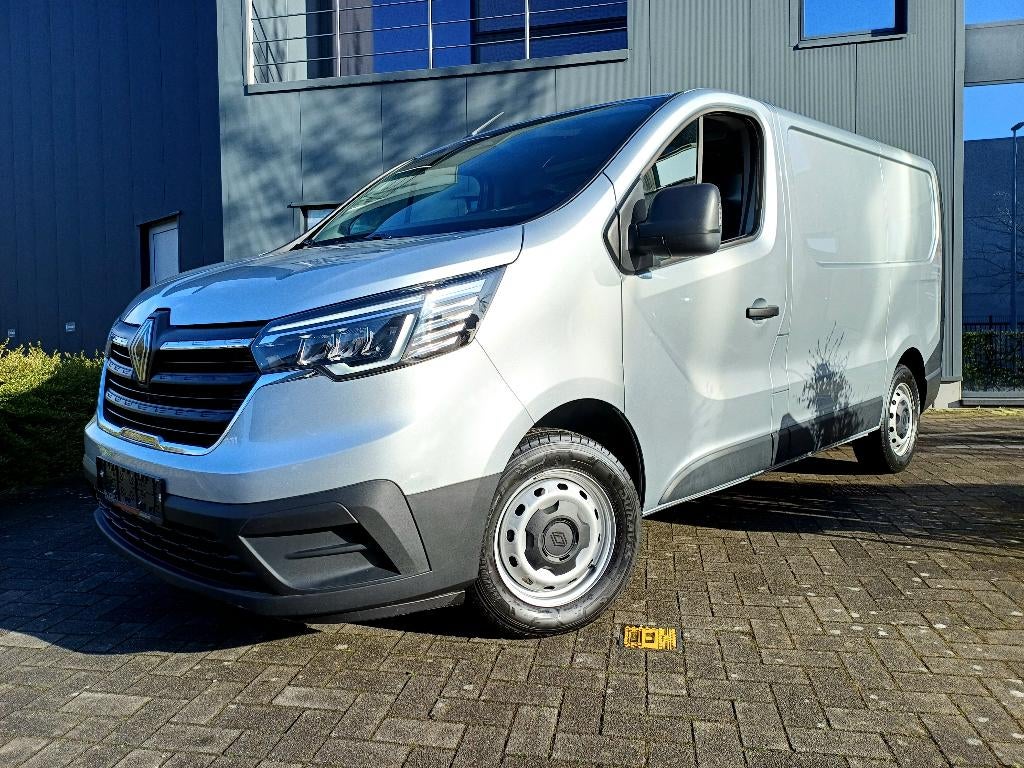 Renault trafic 2,0L**L1/H1**02/2025**21900euro +BTW**, Auto's, Voorwielaandrijving, Stof, Overige carrosserie, Zilver of Grijs
