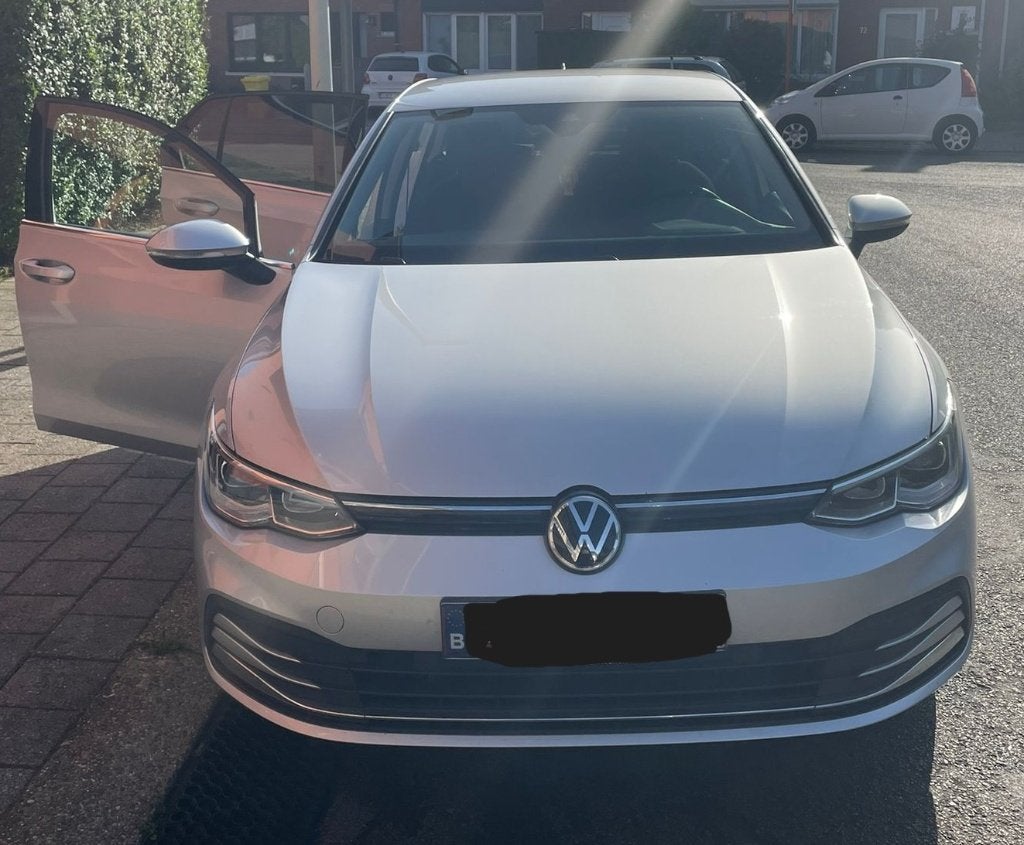 Volkswagen Golf 8 eTSI, Auto's, Volkswagen, 4 cilinders, Alcantara, Zilver of Grijs, Parkeerassistent