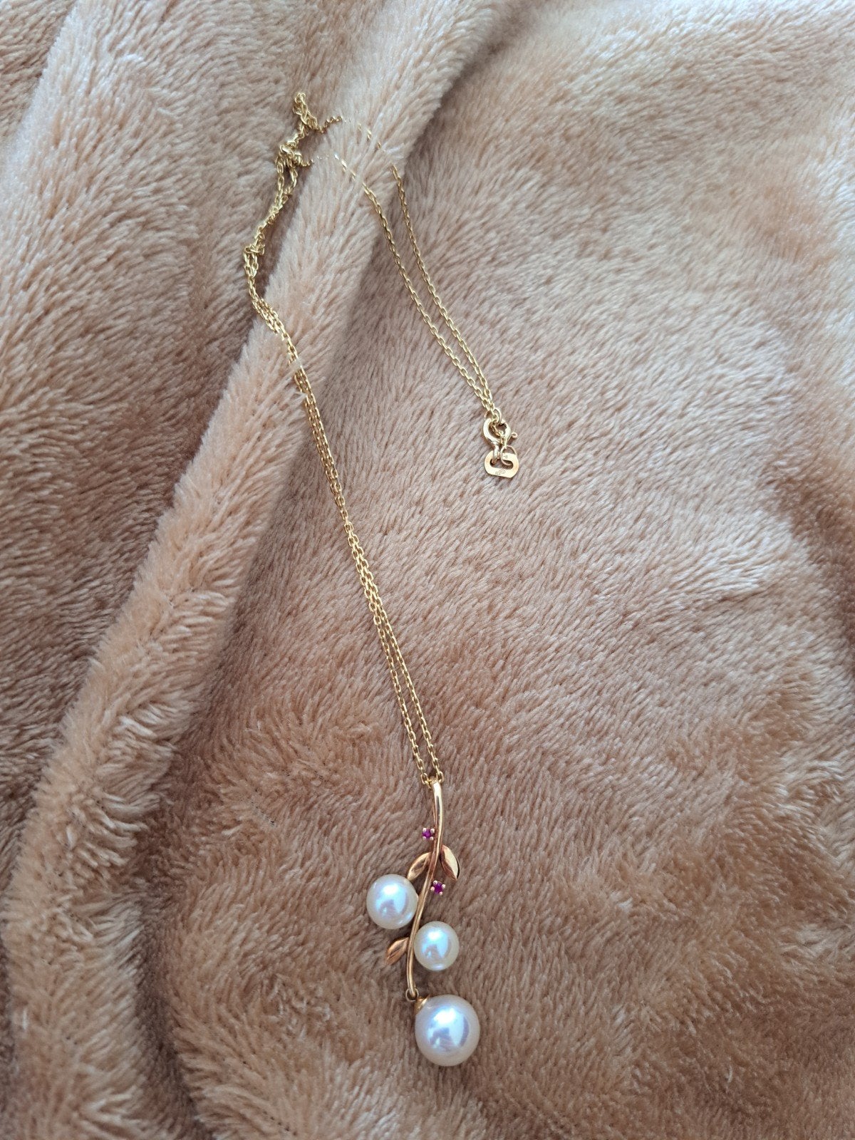 Ketting Majorica, Ophalen