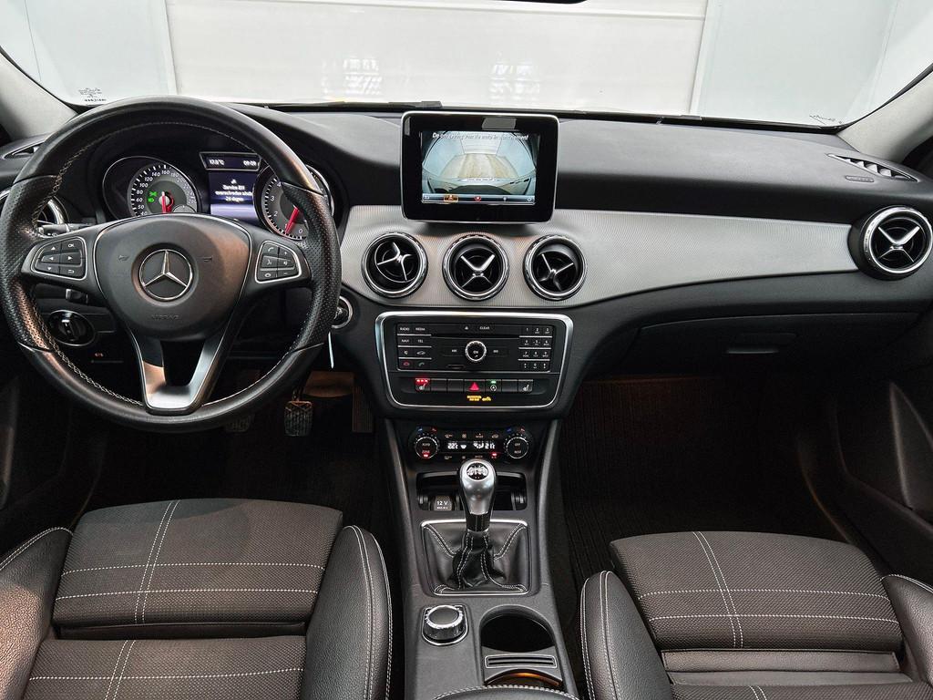 Mercedes-Benz GLA-Klasse 180 Luxury Line | Trekhaak | Memory, Auto's, Mercedes-Benz, Gebruikt, 4 cilinders, 1600 cc, Automatische klimaatregeling