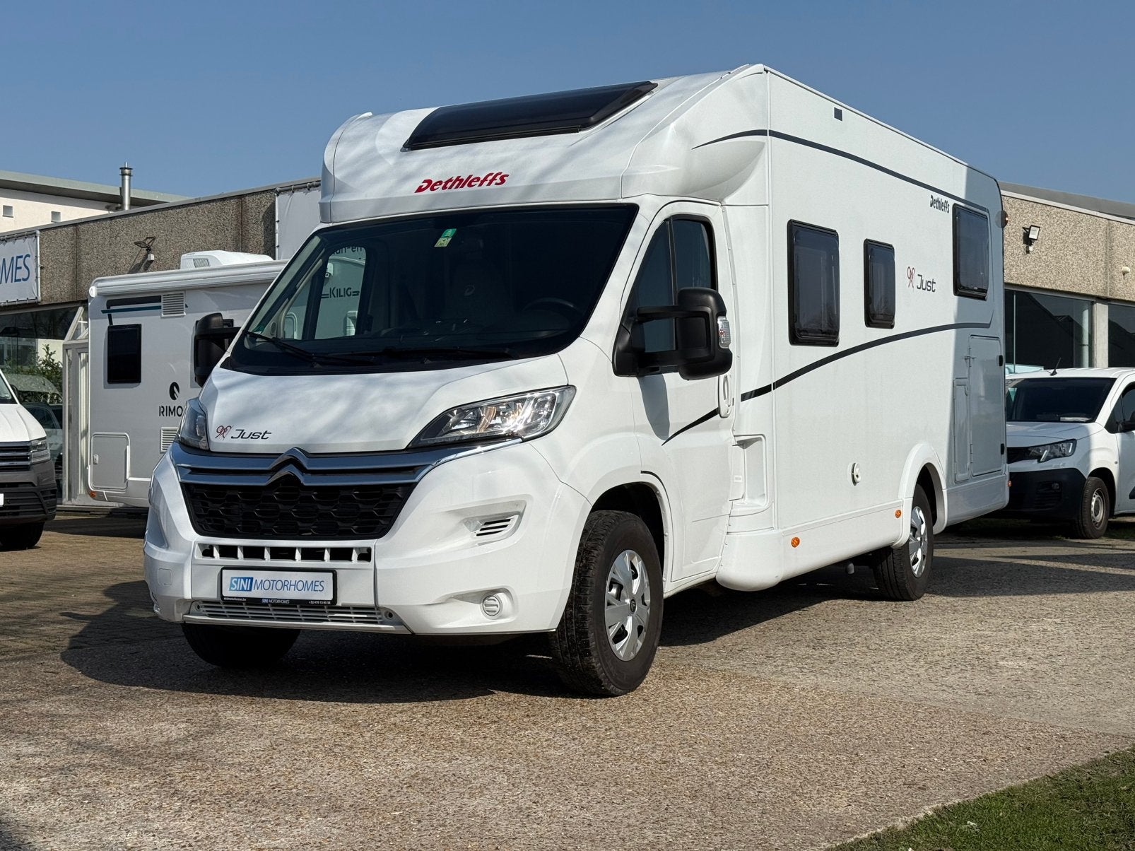 DETHLEFFS JUST 90 - ZOMERDEALS - TWIN BEDDEN 27.500KM*, Bedrijf, ABS, Elektrische opstap, Half-integraal