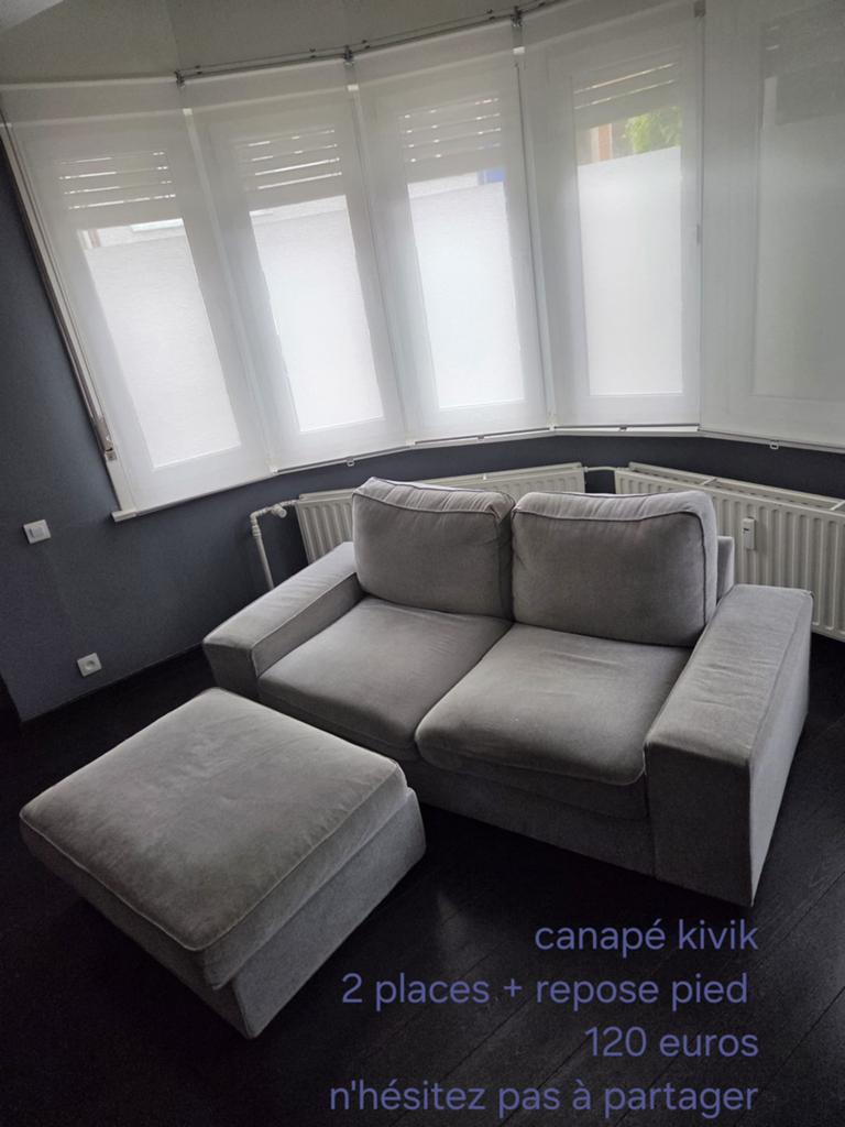 Divan 2 place kivik + repose pied, Enlèvement, Comme neuf