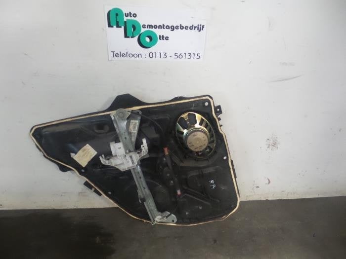 Mécanique vitre 4portes arrière droite d'un Ford Fiesta (F, -, 3 mois de garantie, -, -