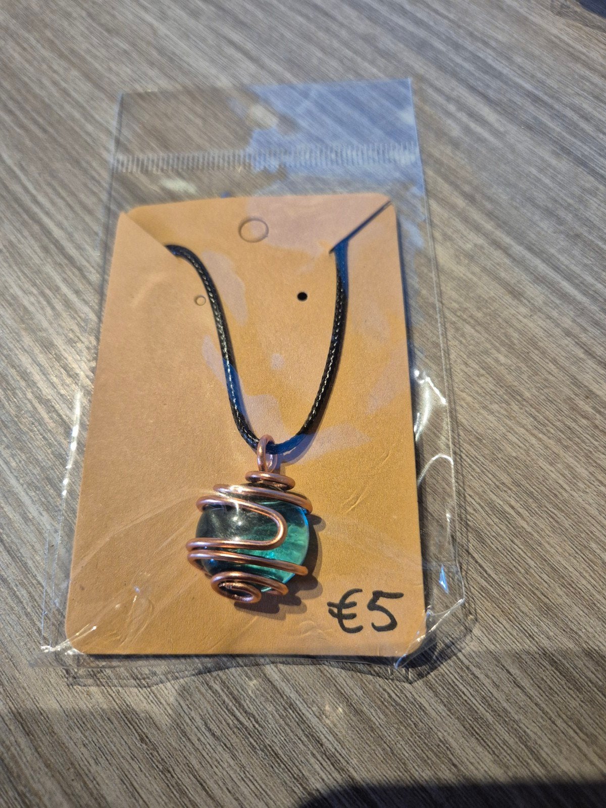 Ketting met hanger, Envoi, Avec pendentif