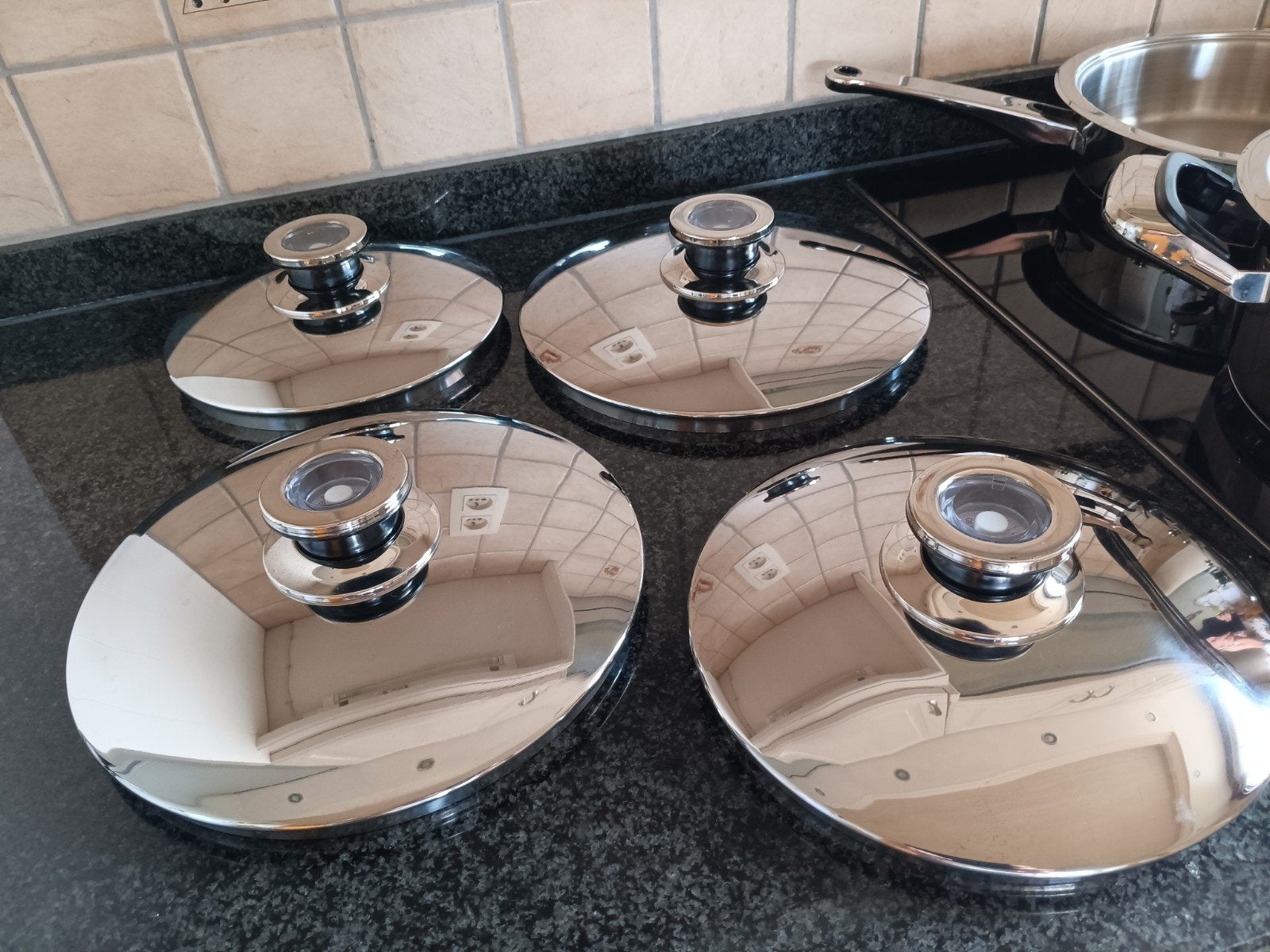 Nieuwe potten en pan., Ophalen