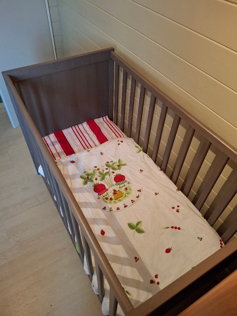 babybedje, Kinderen en Baby's, Kinderkamer | Bedden, Zo goed als nieuw, Minder dan 140 cm, Minder dan 70 cm, Matras, Ophalen