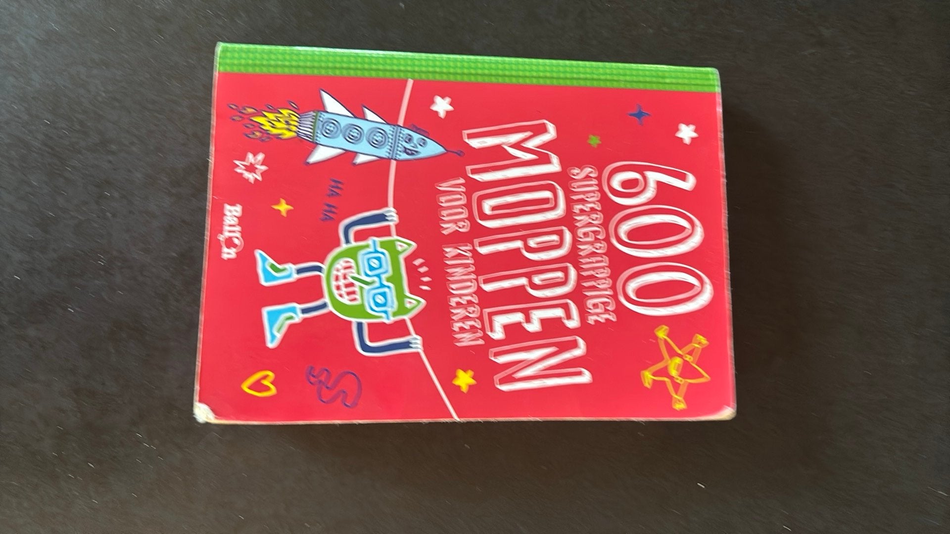 600 moppen voor kinderen, Boeken, Ophalen of Verzenden, Zo goed als nieuw, Moppen