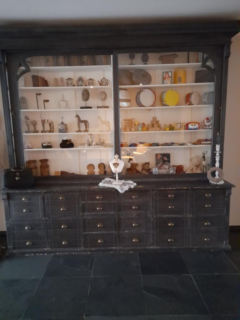 een apotheek kast te koop, Ophalen
