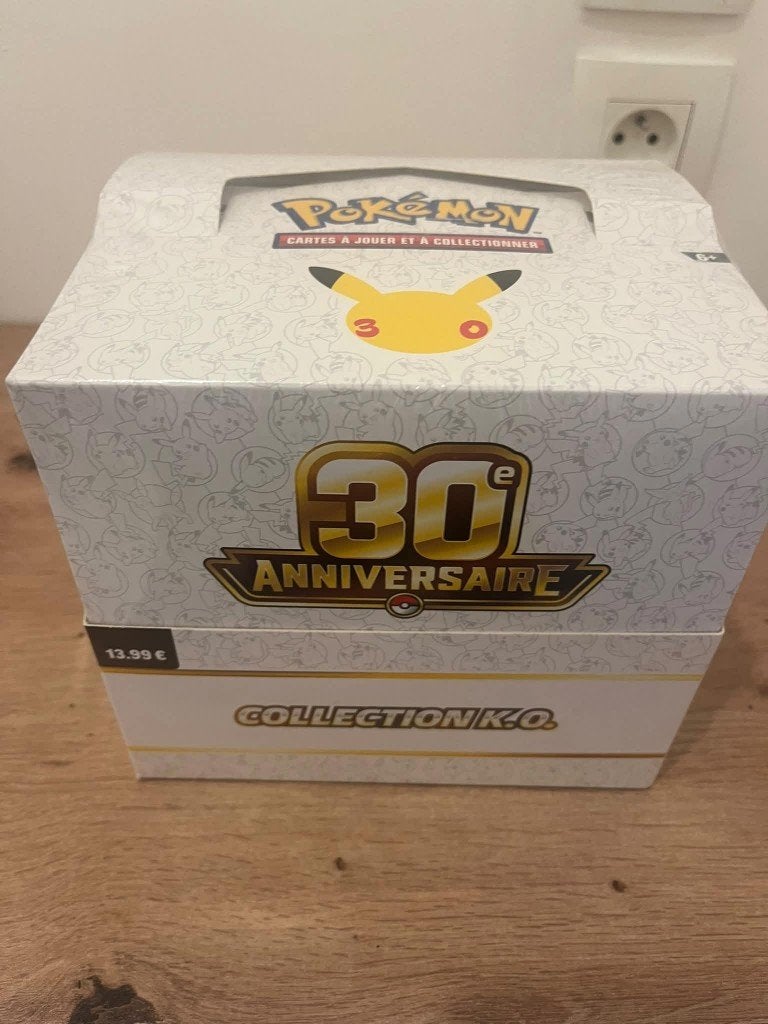 Display duo pack Pokémon 30 ans, Hobby & Loisirs créatifs, Enlèvement