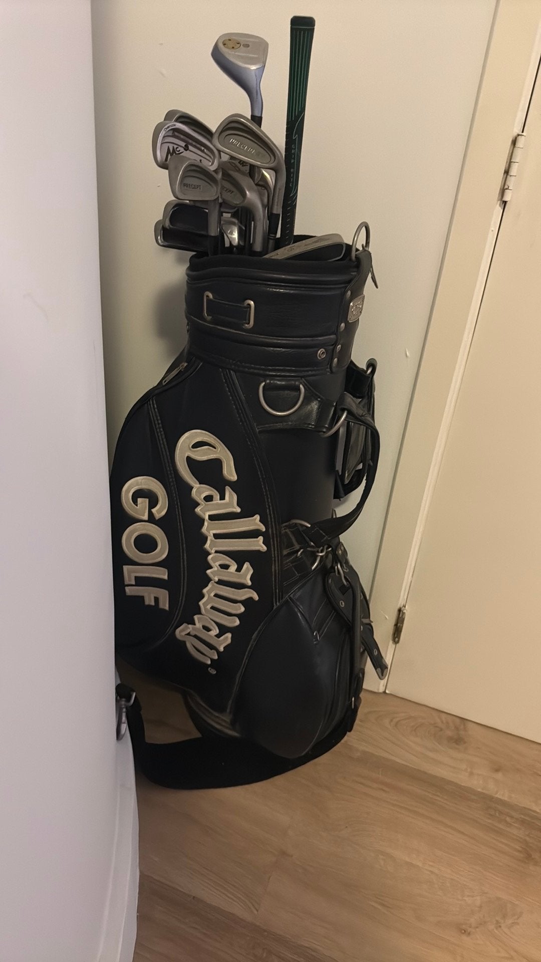Golfzak vinitage met wat sticks in, Sport en Fitness, Golf, Ophalen, Zo goed als nieuw