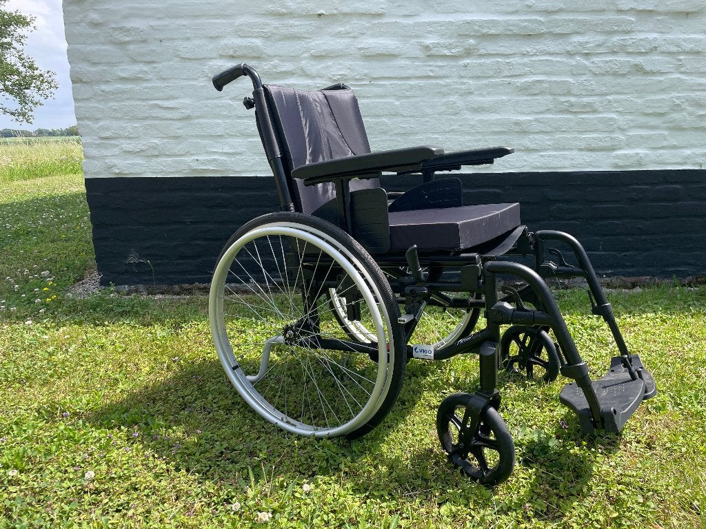 Rolstoel lichtgewicht invacare Action 3 NG, Divers, Chaises roulantes, Comme neuf, Fauteuil roulant à pousser, Pliant, Enlèvement