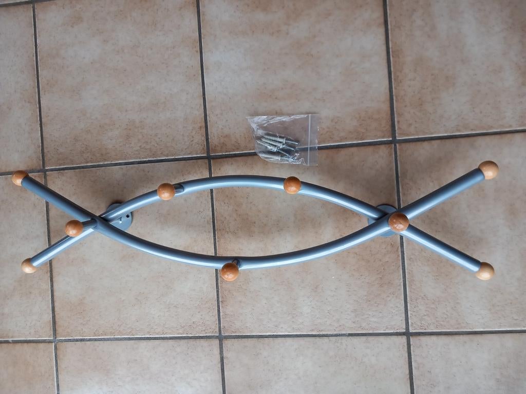 Porte-manteau en métal avec boutons en bois, Enlèvement ou Envoi, Comme neuf, Métal, Portemanteau mural