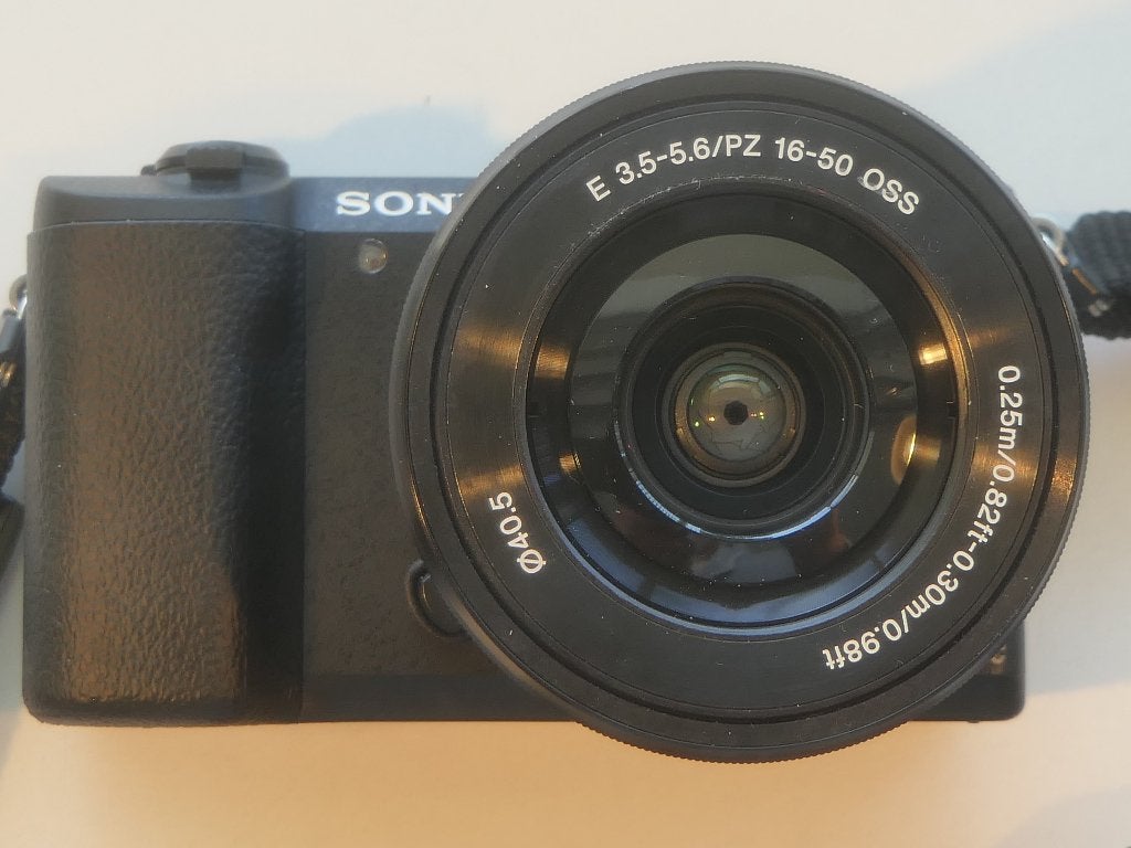 Sony Alfa 5100 en accessoires, Moins de 4 fois, Utilisé, Appareil photo hybride, 24 mégapixels