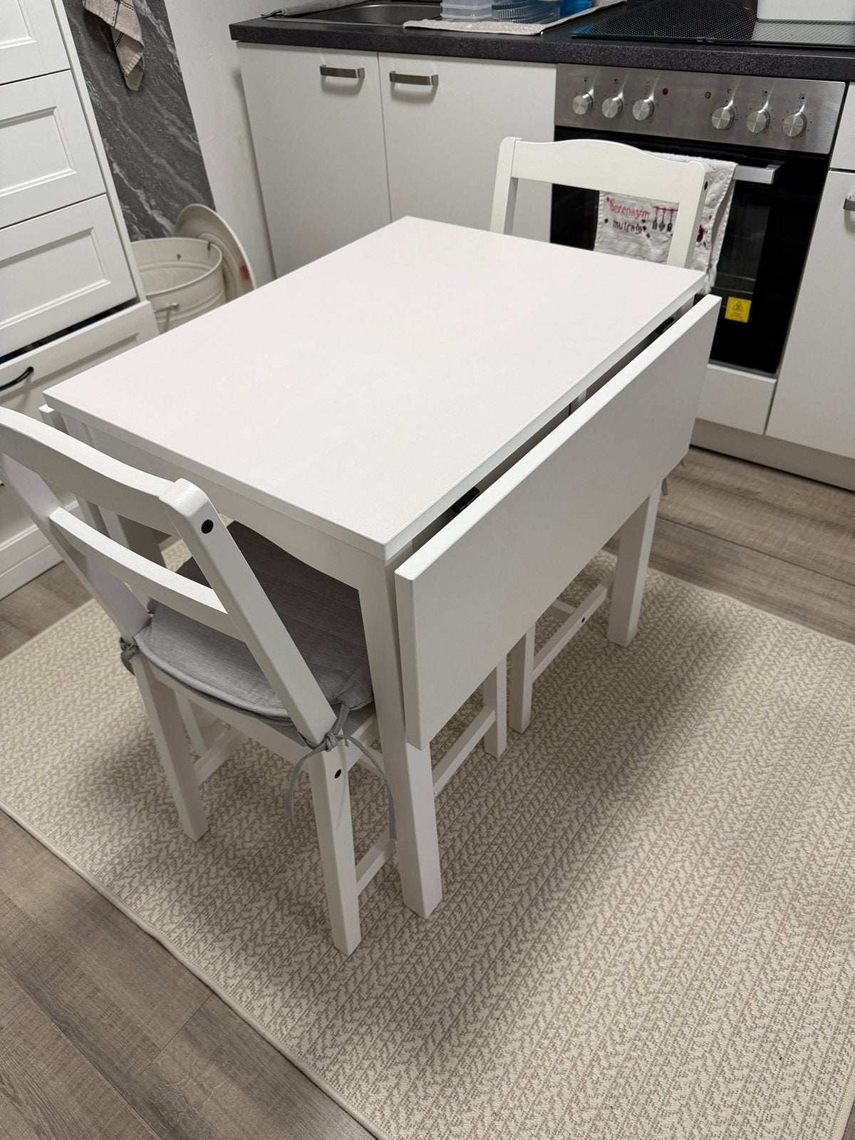 Table HAUGA + 2 chaises IKEA, Neuf, Quatre personnes, Enlèvement, Rectangulaire