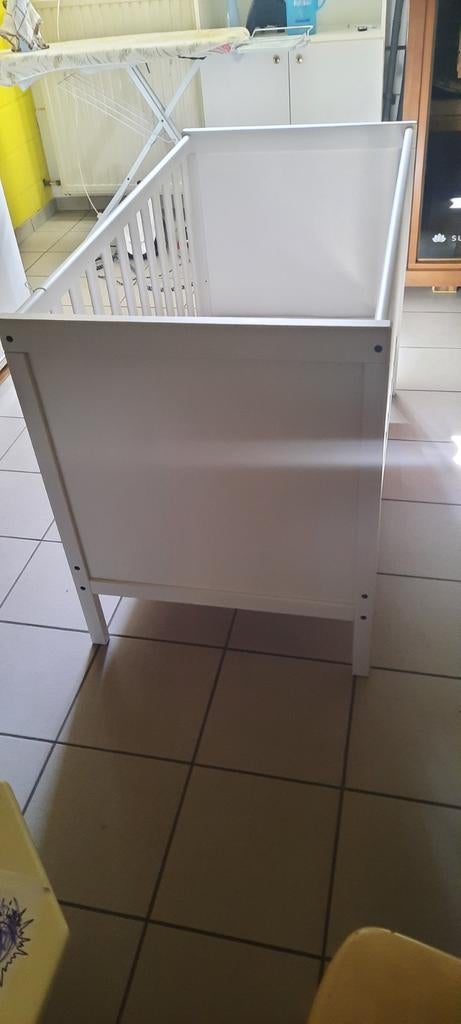 Kinderbedje IKEA  wit - met matras en beddengoed, Kinderen en Baby's, Ophalen, Matras