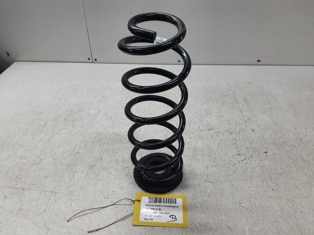 RESSORT DE SUSPENSION ARRIERE Audi A3 Sportback (8YA), Auto-Union-Straße  1,
85057  Ingolstadt, DE, Info@audi.de, Audi, Utilisé