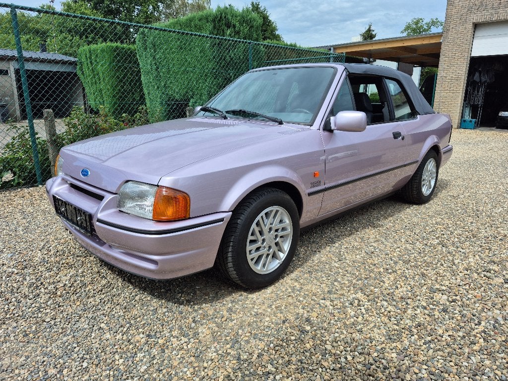 Ford escort cabrio xr3i, Auto's, Ford, Particulier, Escort, Metaalkleur, Radio, Benzine, Cabriolet, 2 deurs, Handgeschakeld, Overige kleuren