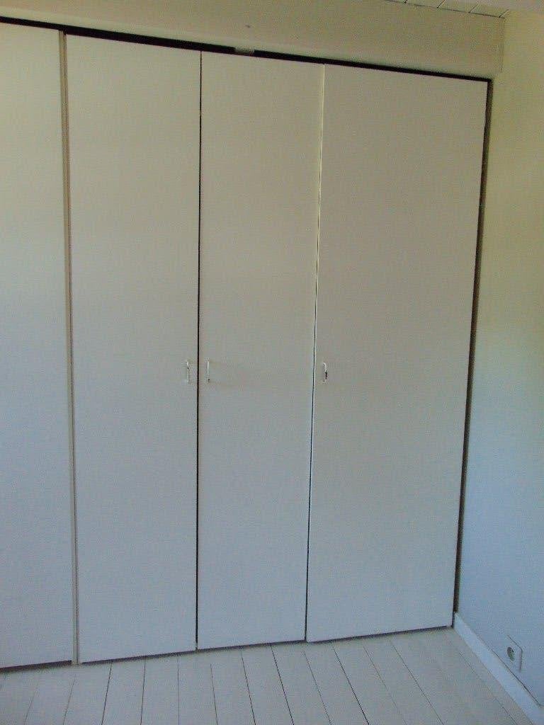 2 Witte kleerkasten, Ophalen, Met deur(en), Gebruikt, 100 tot 150 cm