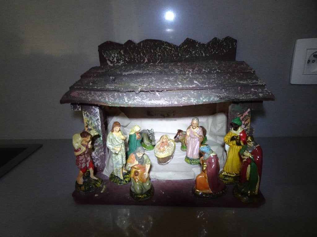 Kerststal met kerstfiguurtjes, Enlèvement