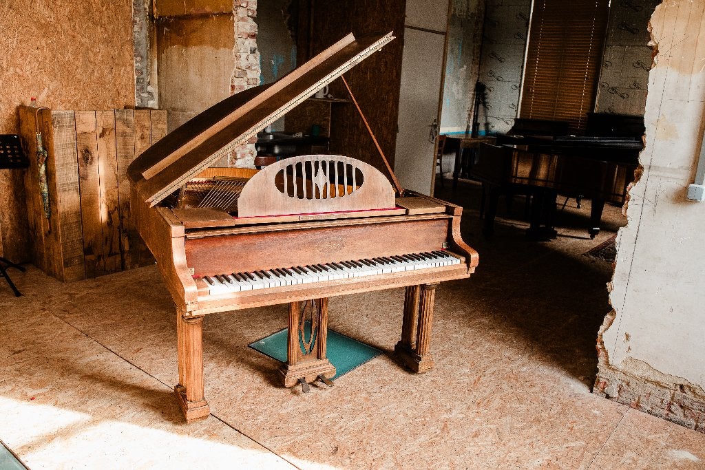 fraaie Ibach kwartvleugelpiano met dubbele gekruiste snaren, Musique & Instruments, Pianos, Enlèvement ou Envoi, Comme neuf, Brun