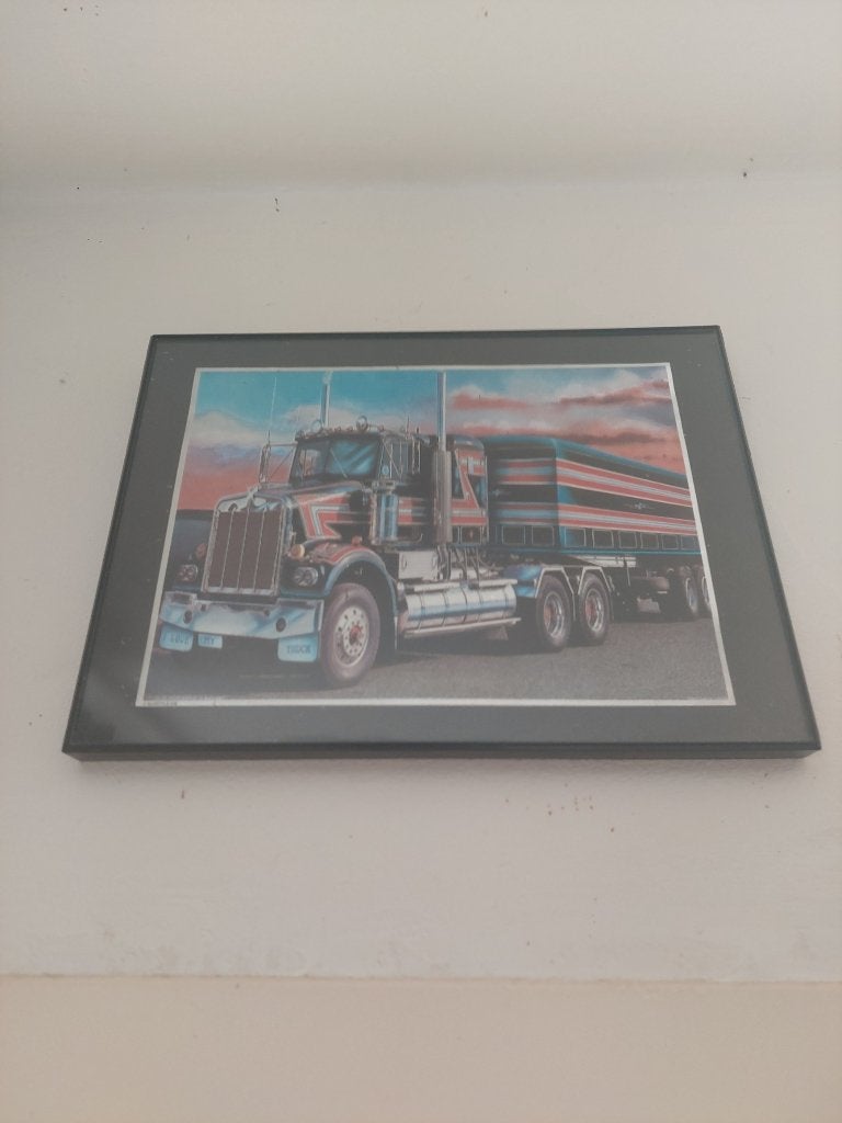 Lot de 2 tableaux automobiles – Jaguar et camion américain, Maison & Meubles, Enlèvement ou Envoi, Tableau, Plastique, Encadré