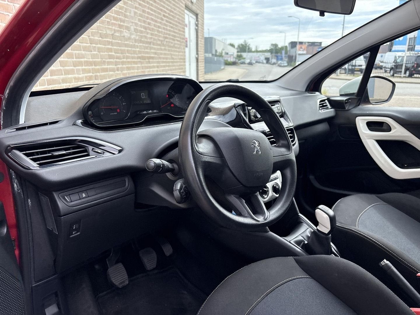 Peugeot 208 1.0 VTi LIKE | Cruise | Airco | Trekhaak |, Auto's, Peugeot, Handgeschakeld, 95 g/km, Stadsauto, Electronic Stability Program (ESP)