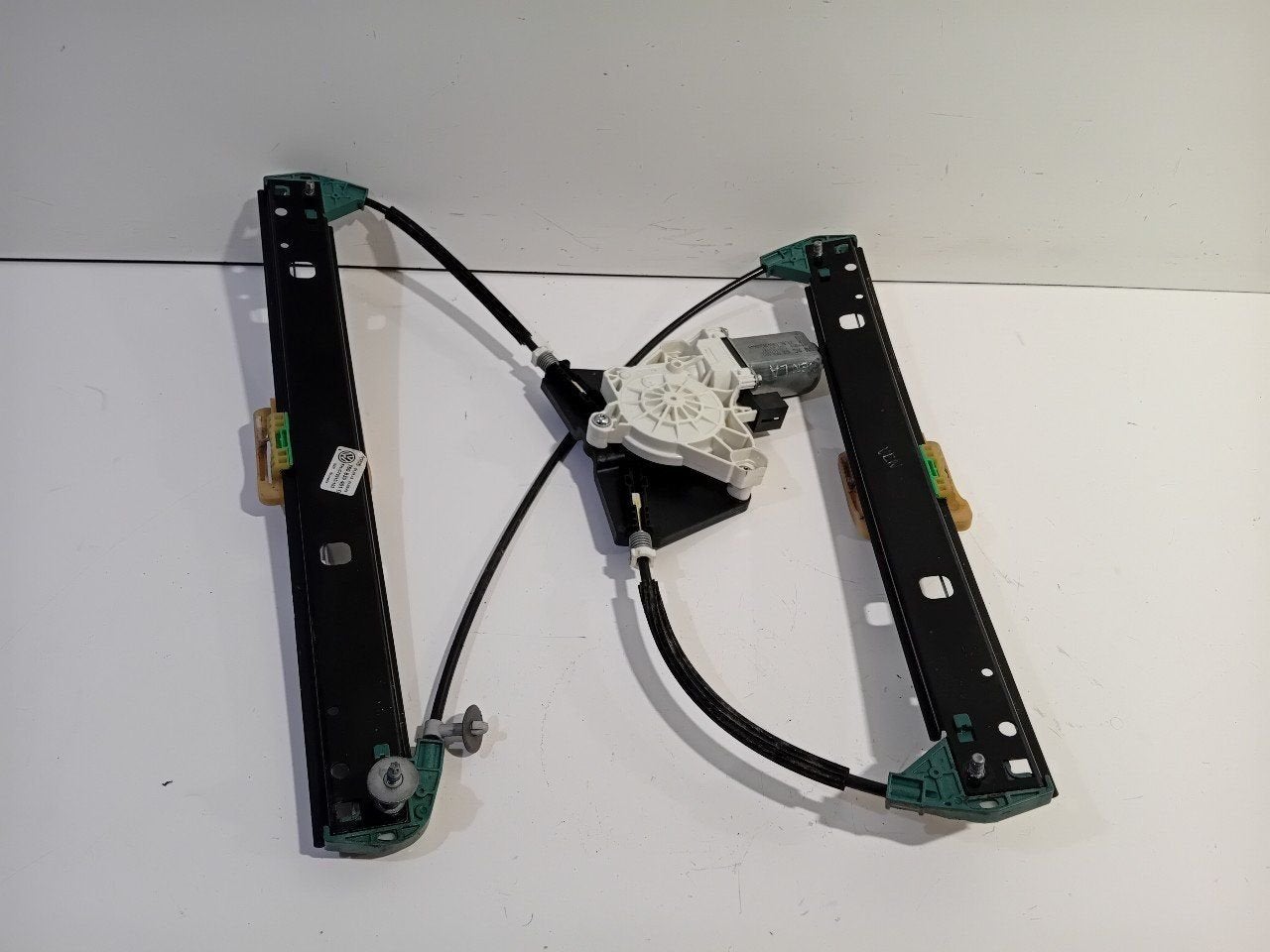Raammechaniek elektrisch links achter Volkswagen Touareg, Onderdelen@venauto.nl, Van der Ven Autorecycling B.V., Gebruikt, Ettenseweg 76, 4706 PB Roosendaal, The Netherlands