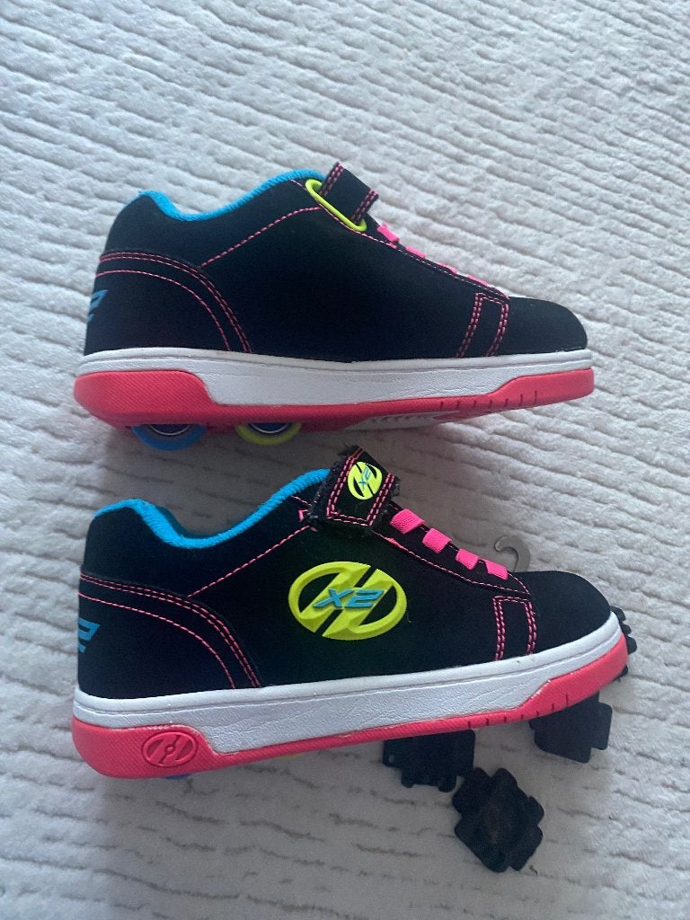 Chaussures roulettes Heelys X2 taille 33 noires et roses, Enfants & Bébés, Vêtements enfant | Chaussures & Chaussettes, Heelys