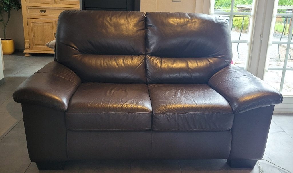 Divan 2 places en cuir brun foncé ( chocolat ), Maison & Meubles, 75 à 100 cm, Moins de 150 cm, Banc droit, Comme neuf