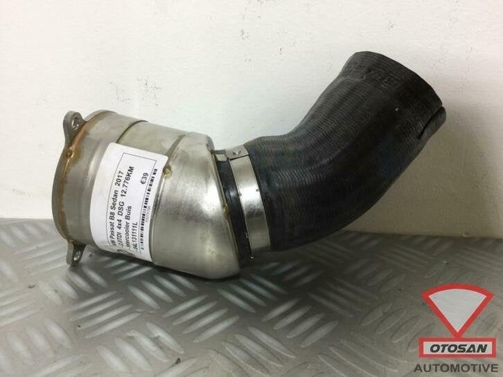 vw passat b8 2017 2.0tdi intercooler buis 04l131111l, Auto-onderdelen, Gebruikt, Volkswagen, Volkswagen AG, Vw@volkswagen.de