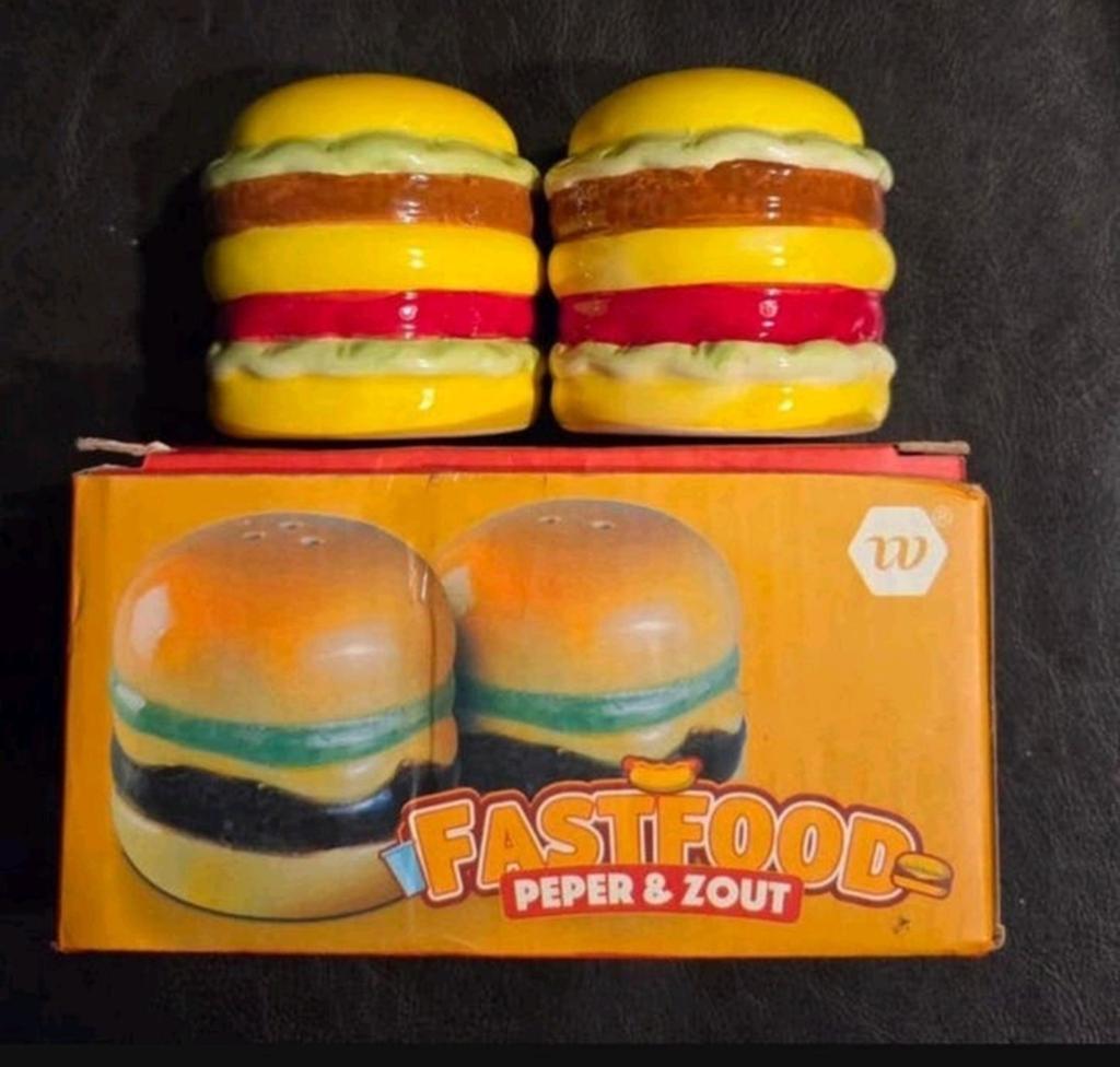 Salière et poivrière en forme de hamburger, Enlèvement ou Envoi, Neuf, Céramique