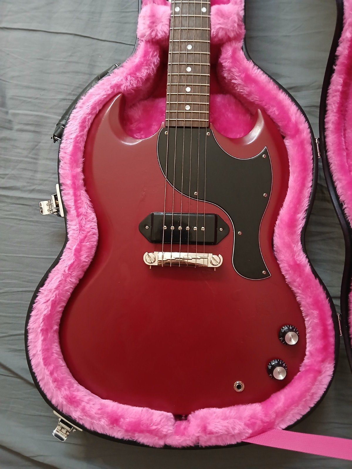 Epiphone sg junior yungblud avec coffre, Musique & Instruments, Epiphone
