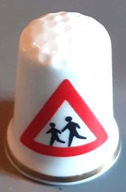 dés a coudre de collection panneau de signalisation (5), Enlèvement ou Envoi, Comme neuf, Porcelaine