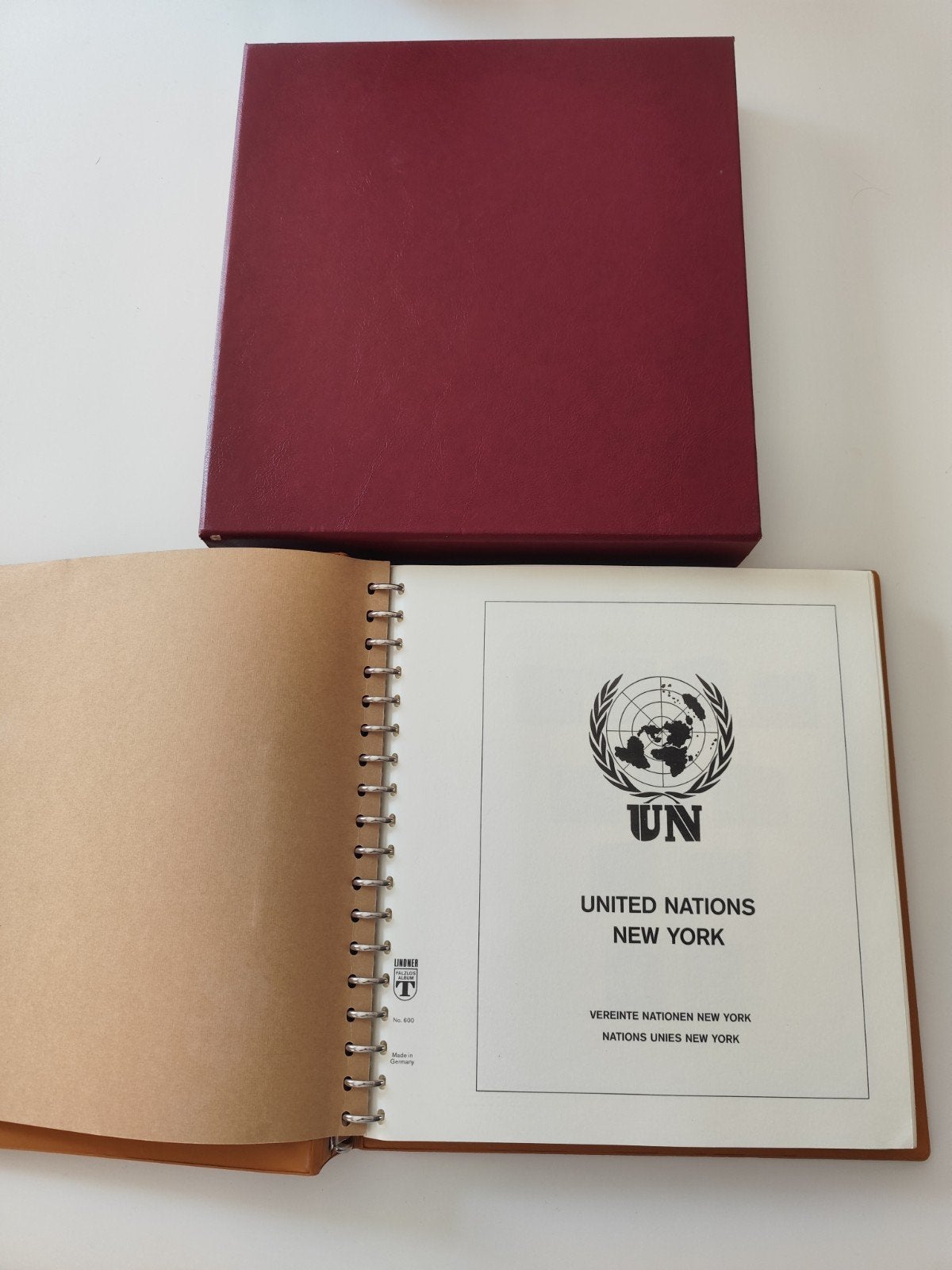 postzegel boek United nations, Postzegels en Munten, Ophalen of Verzenden